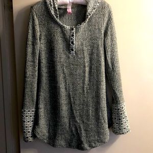 No Boundaries hoodies round neck 4 front buttons, scalloped hem never worn